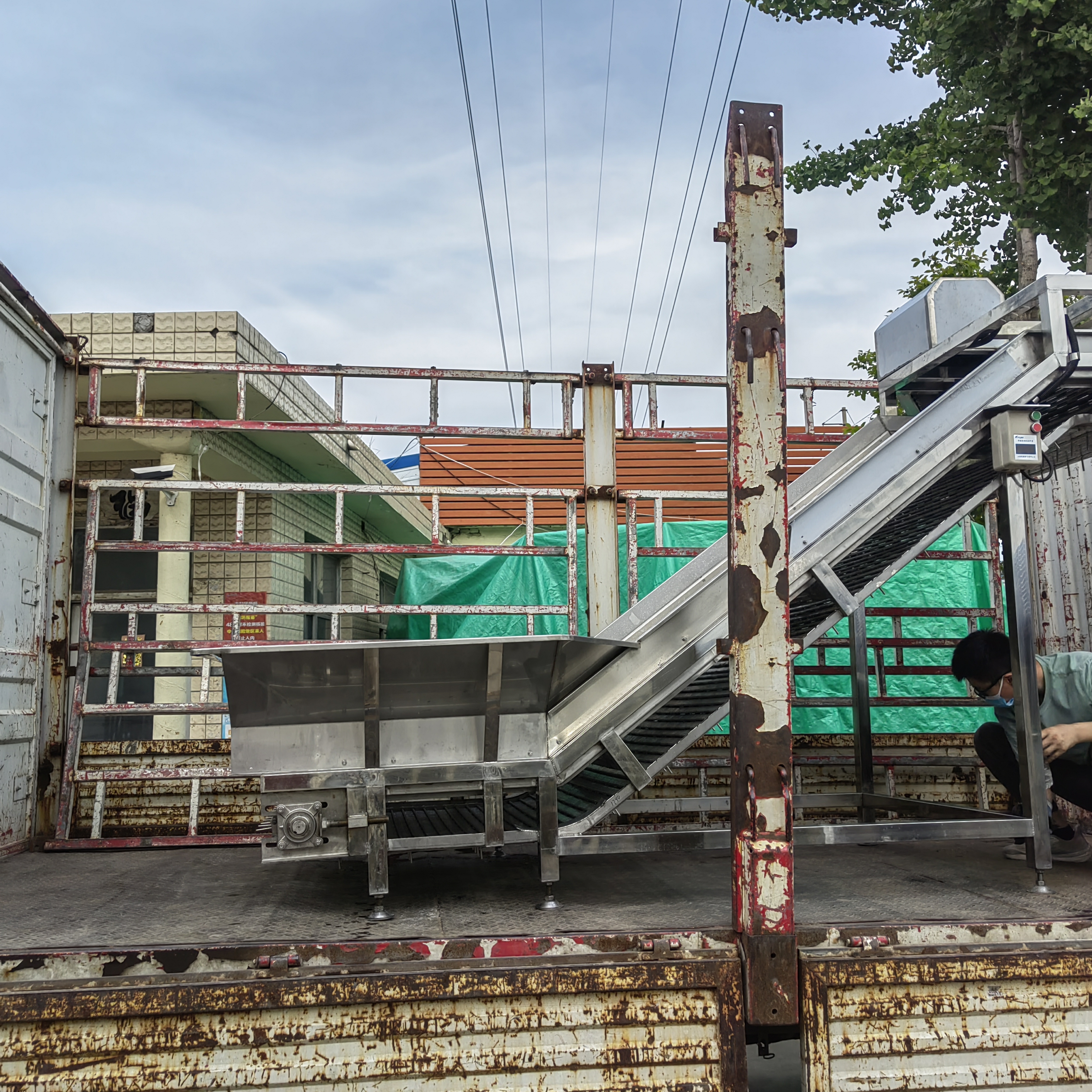 迪生機械——全自動豆芽提升機發往天津