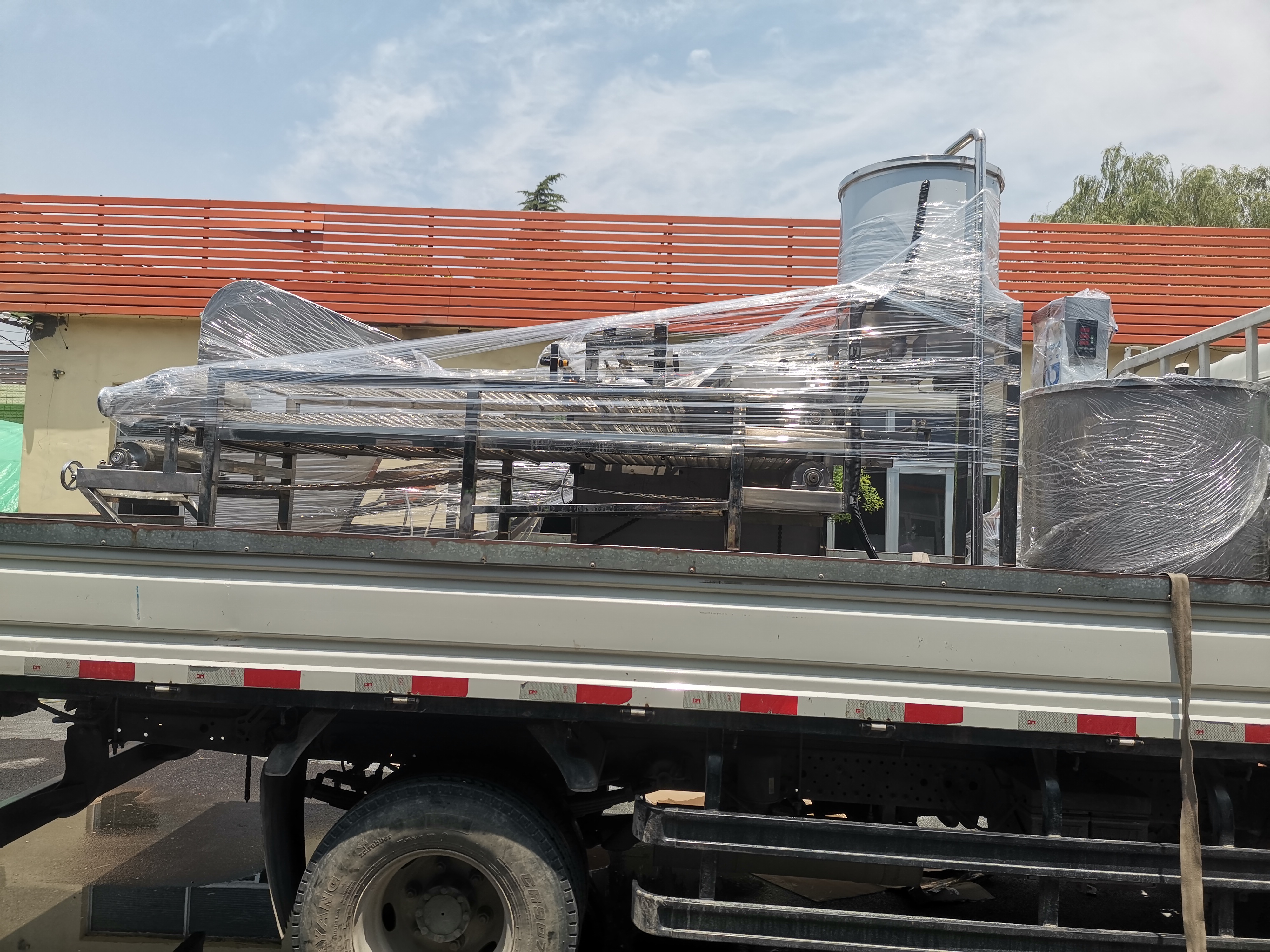 迪生機械——全自動帶包布雙向調整的豆腐皮機干豆腐機發貨赤峰