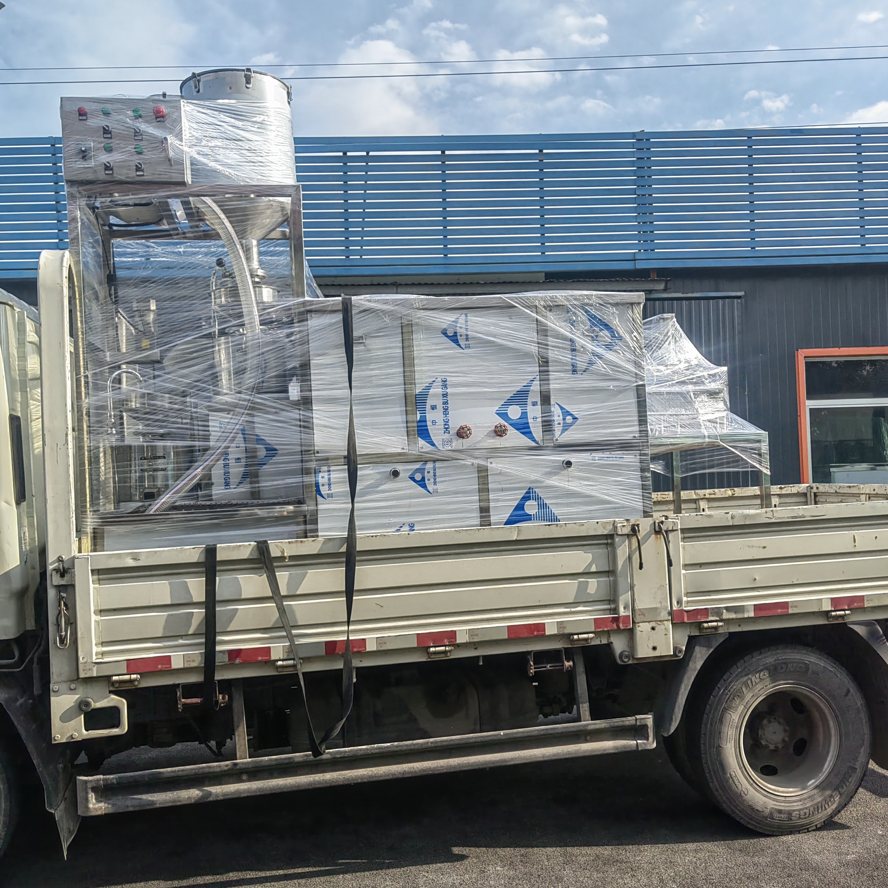 迪生機械——新疆客戶定做的商用三聯豆腐機和豆腐壓榨機發貨了